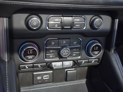 Certified 2023 Chevrolet Suburban Z71 w/ Z71 Off-Road Package AWD/4WD image 35