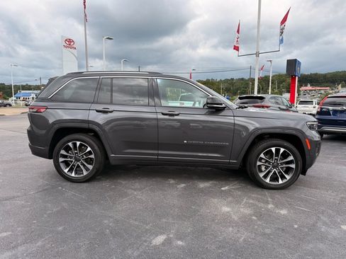 Used 2023 Jeep Grand Cherokee Overland image 3