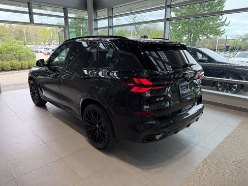 New 2026 BMW X5 xDrive40i w/ M Sport Package AWD/4WD image 4