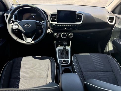 Used 2025 Hyundai Venue Limited FWD image 14