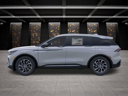 New 2026 Lincoln Nautilus Premier image 3