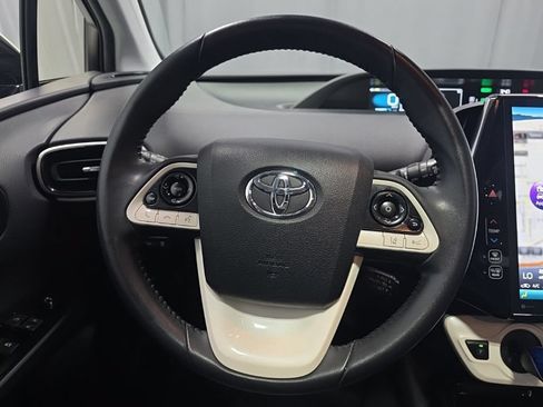 Used 2018 Toyota Prius Four w/ Advanced Technology Package FWD image 10