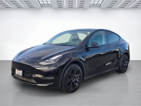 Used 2024 Tesla Model Y Long Range AWD/4WD image 8