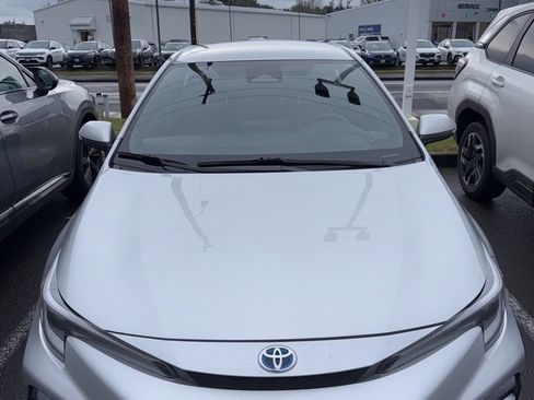 Certified 2024 Toyota Corolla SE image 3