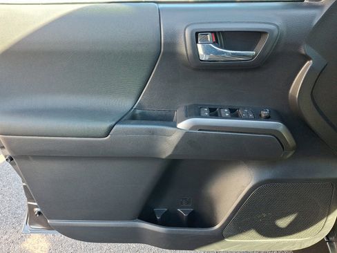 Used 2023 Toyota Tacoma TRD Sport image 11