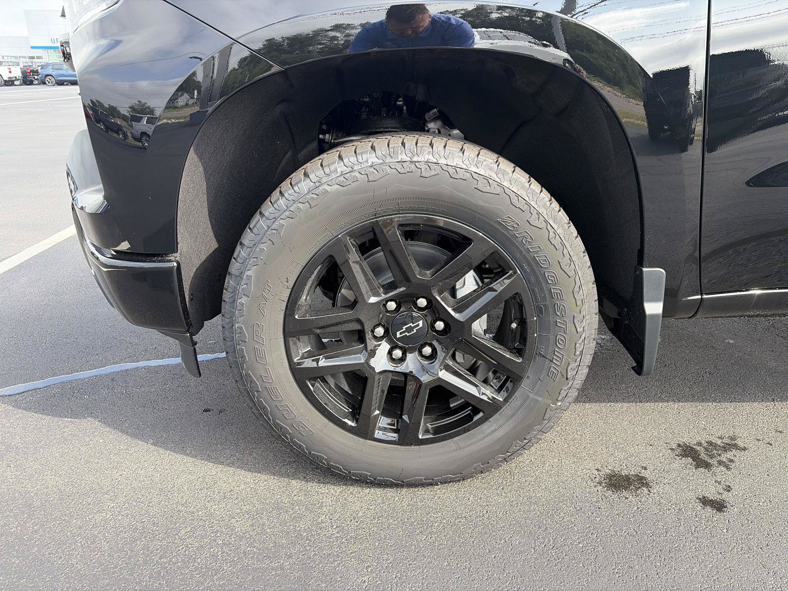 New 2026 Chevrolet Silverado 1500 RST w/ Dark Appearance Package AWD/4WD image 14