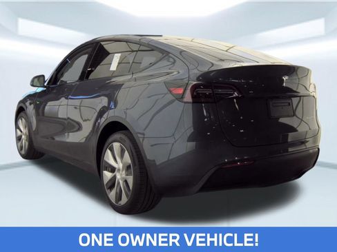 Used 2024 Tesla Model Y Long Range AWD/4WD image 4