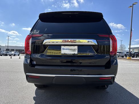 Used 2023 GMC Yukon SLT w/ SLT Premium Package image 9