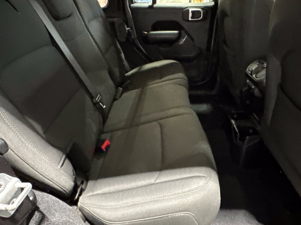 Used 2018 Jeep Wrangler Unlimited Sport S AWD/4WD image 20