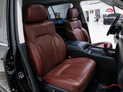 Used 2021 Lexus LX 570 4WD w/ Luxury Package image 44