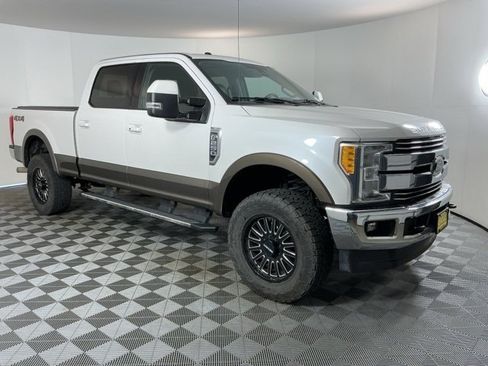 Used 2017 Ford F250 Lariat w/ Lariat Ultimate Package image 3