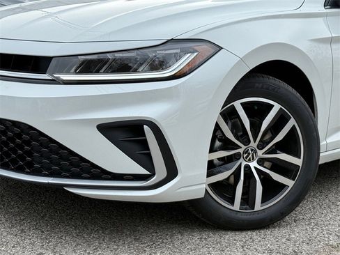 New 2026 Volkswagen Jetta SE image 2