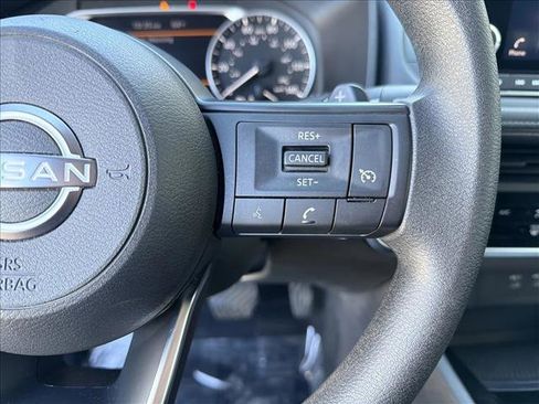 Used 2024 Nissan Rogue S FWD image 15