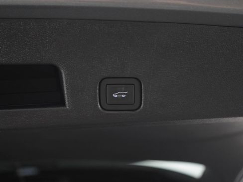 Used 2025 GMC Acadia AT4 w/ LPO, Floor Liner Package AWD/4WD image 18