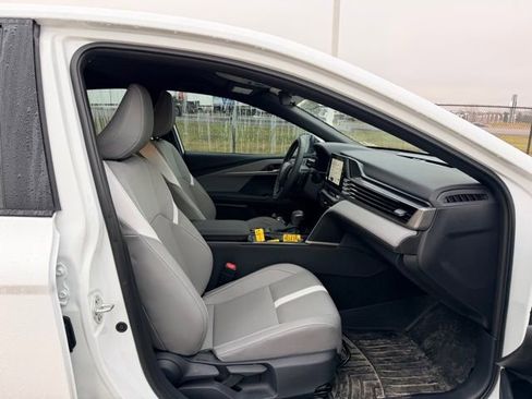 Used 2025 Toyota Camry SE image 12