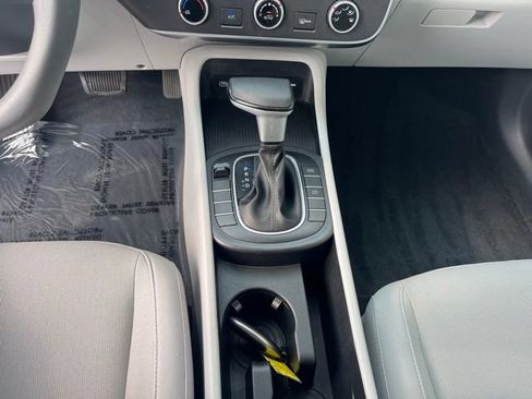 Used 2024 Hyundai Kona SE FWD image 12