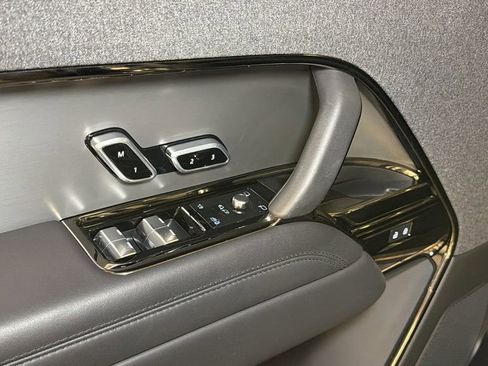 Used 2024 Land Rover Range Rover Sport SE image 21