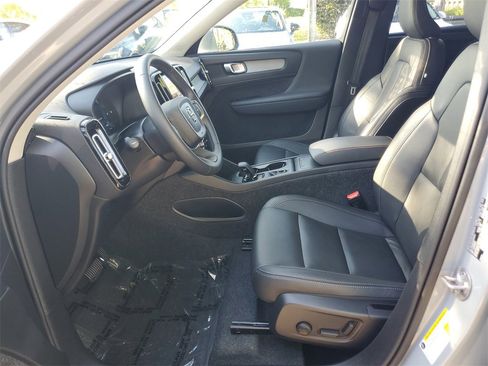 Certified 2025 Volvo XC40 B5 Core image 16