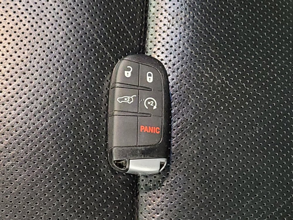 Used 2019 Jeep Grand Cherokee Overland AWD/4WD image 32