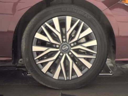 Used 2023 Nissan Altima 2.5 SV FWD image 7