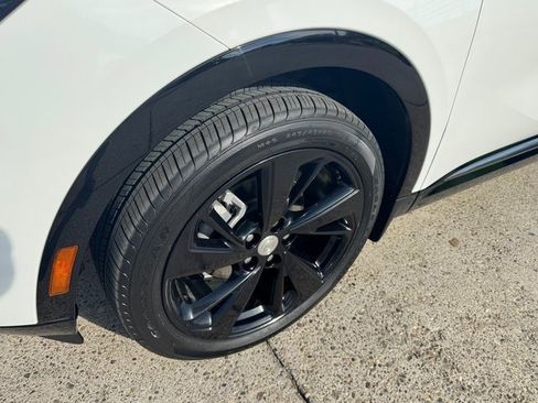 Used 2021 Buick Envision Essence w/ Sport Touring Package image 24