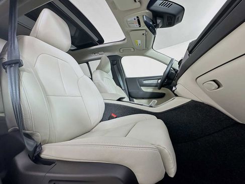 New 2026 Volvo XC40 B5 Plus w/ Protection Package Premier image 27