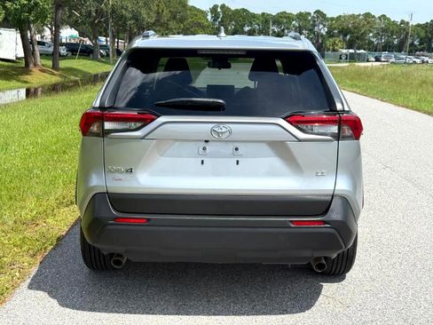 Used 2019 Toyota RAV4 LE image 8