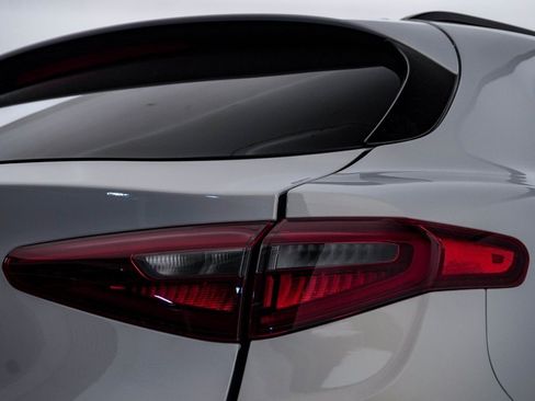 Used 2022 Alfa Romeo Stelvio Ti image 13