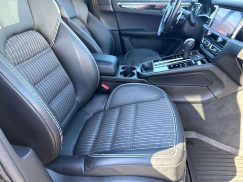 Used 2023 Porsche Macan Turbo image 9