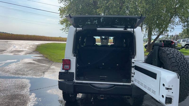 Used 2015 Jeep Wrangler Unlimited Sahara AWD/4WD image 13