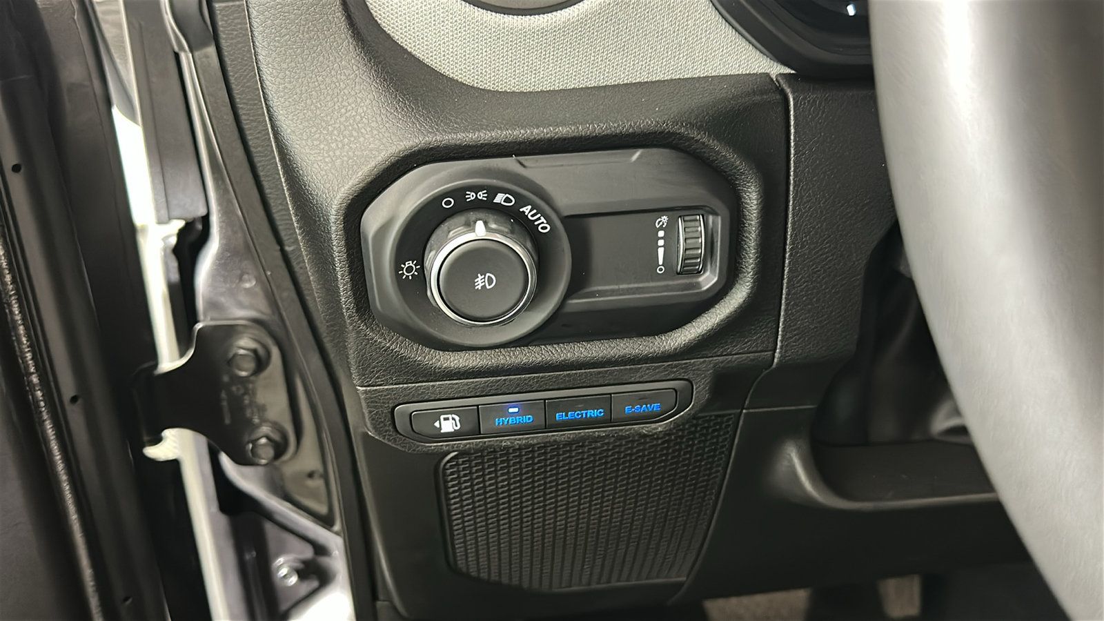 Used 2024 Jeep Wrangler Unlimited w/ Convenience Group AWD/4WD image 23