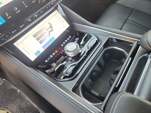 Used 2025 Jeep Grand Wagoneer Series II Obsidian w/ Quick Order Packagew 28T image 16