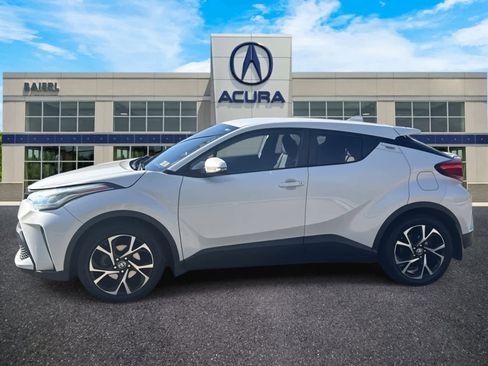 Used 2021 Toyota C-HR XLE image 2