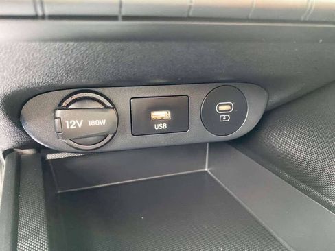 Used 2025 Hyundai Elantra SE image 23