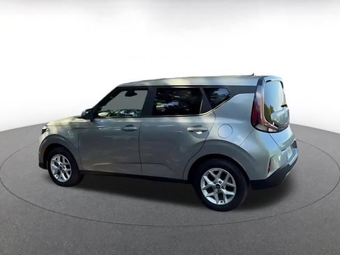 Used 2025 Kia Soul LX w/ LX Technology Package FWD image 10