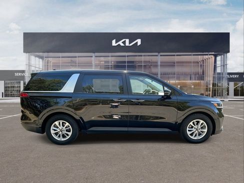 Used 2023 Kia Carnival LX image 9