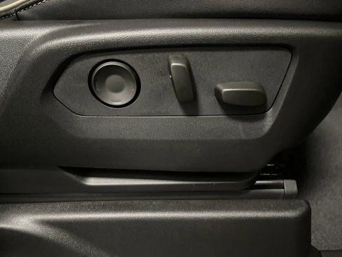 Used 2024 GMC Yukon XL SLT image 31