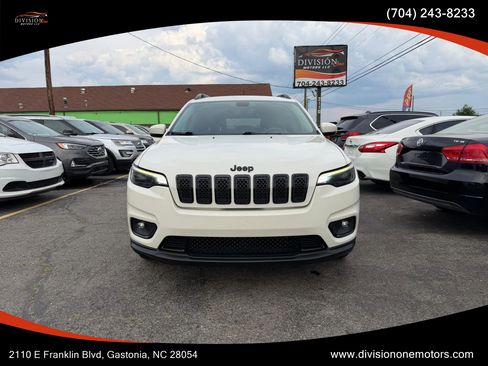 Used 2019 Jeep Cherokee Latitude Plus FWD image 2