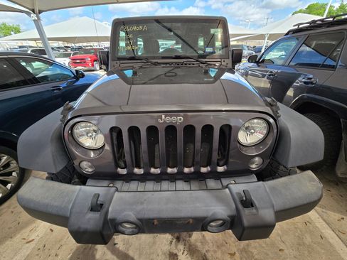 Used 2017 Jeep Wrangler Unlimited Sport AWD/4WD image 2