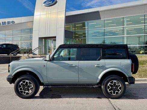 Used 2022 Ford Bronco Outer Banks image 2