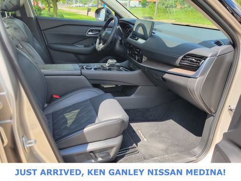 Certified 2026 Nissan Rogue Platinum w/ Platinum Premium Package AWD/4WD image 23