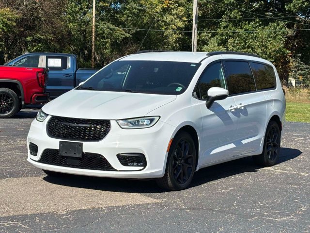 Used 2023 Chrysler Pacifica Touring-L w/ S Appearance Package FWD image 34