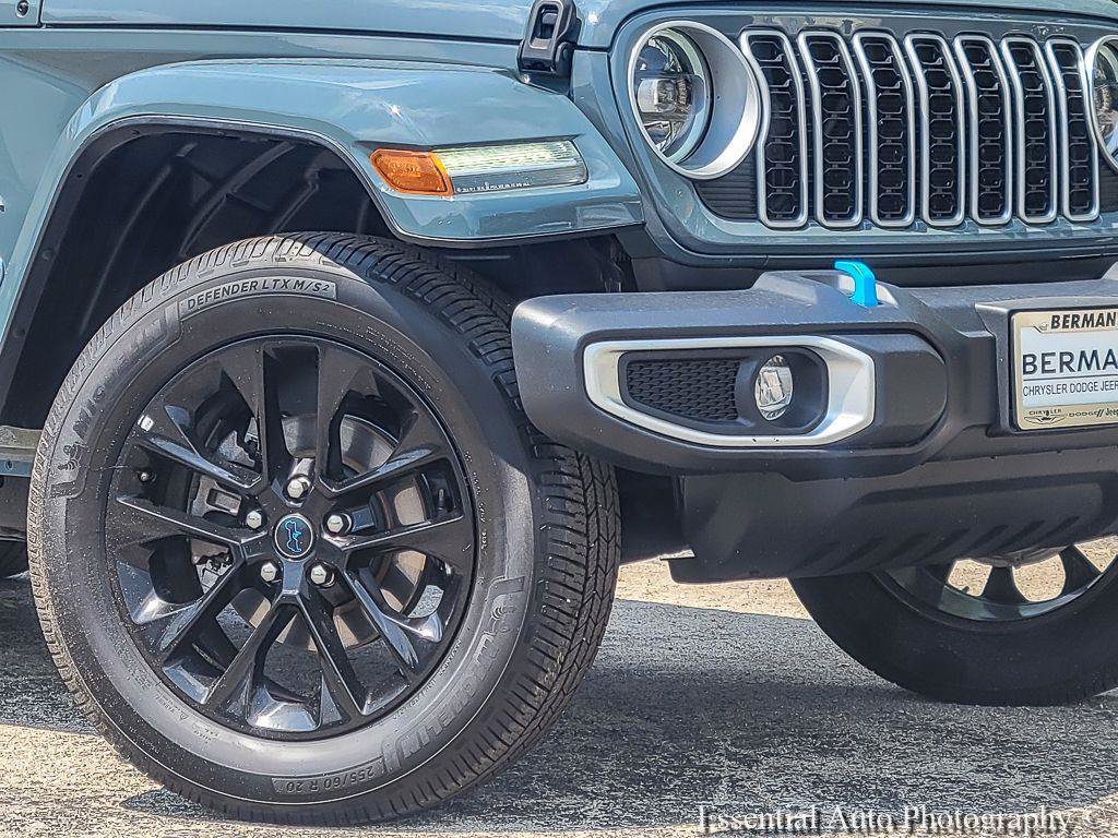 Used 2024 Jeep Wrangler Unlimited Sahara AWD/4WD image 5
