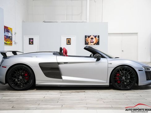 Used 2018 Audi R8 V10 w/ Carbon Exterior Package AWD/4WD image 31