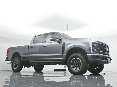Used 2024 Ford F250 Lariat w/ Tremor Off-Road Package image 3