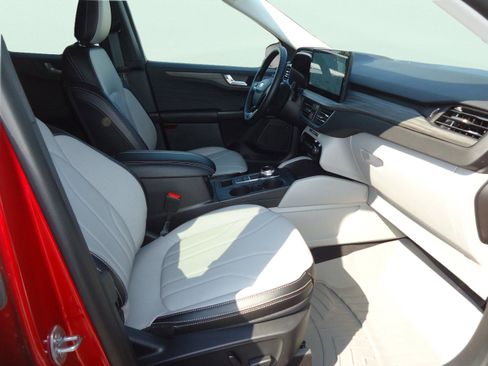 Used 2025 Ford Escape Platinum w/ Premium Technology Package AWD/4WD image 28