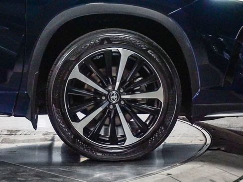 Used 2021 Toyota Highlander XSE image 6