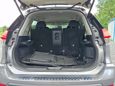 Used 2017 Nissan Rogue SV w/ SV Premium Package AWD/4WD image 29