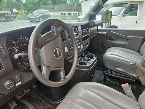 Used 2018 GMC Savana 3500 Extended w/ Driver Convenience Package RWD image 6