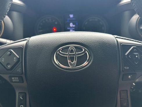 Certified 2020 Toyota Tacoma TRD Off-Road w/ Technology Package AWD/4WD image 27
